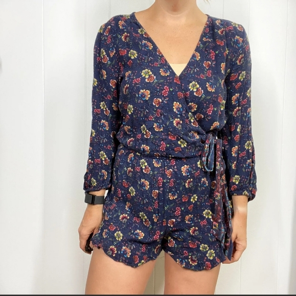 American Eagle Outfitters Pants - American Eagle Outfitters Floral Shorts Romper XS